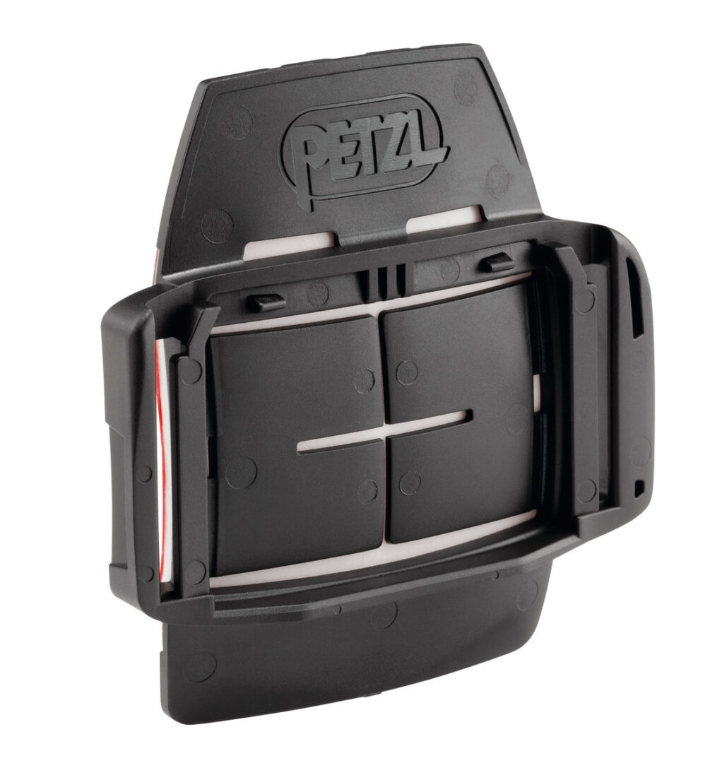 Accesorio que permite fijar una linterna frontal pixa® a un casco